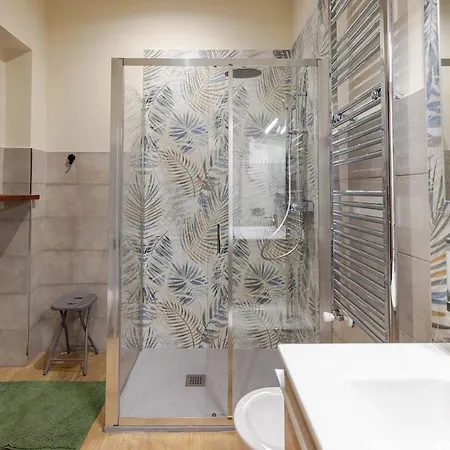 Completa Di Tutto, Metro Fiere Universita Ospedali Apartmán *