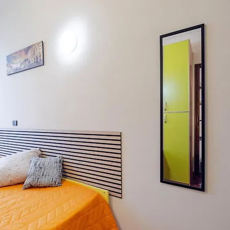 Completa Di Tutto, Metro Fiere Universita Ospedali Apartmán *