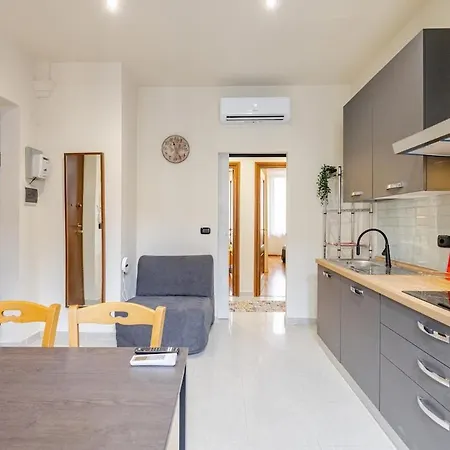 Completa Di Tutto, Metro Fiere Universita Ospedali Apartmán Turín