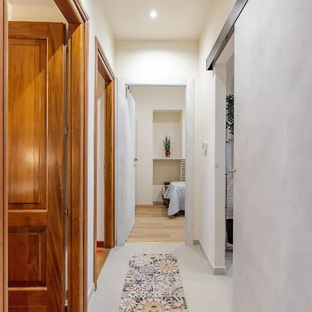 Completa Di Tutto, Metro Fiere Universita Ospedali * تورينو